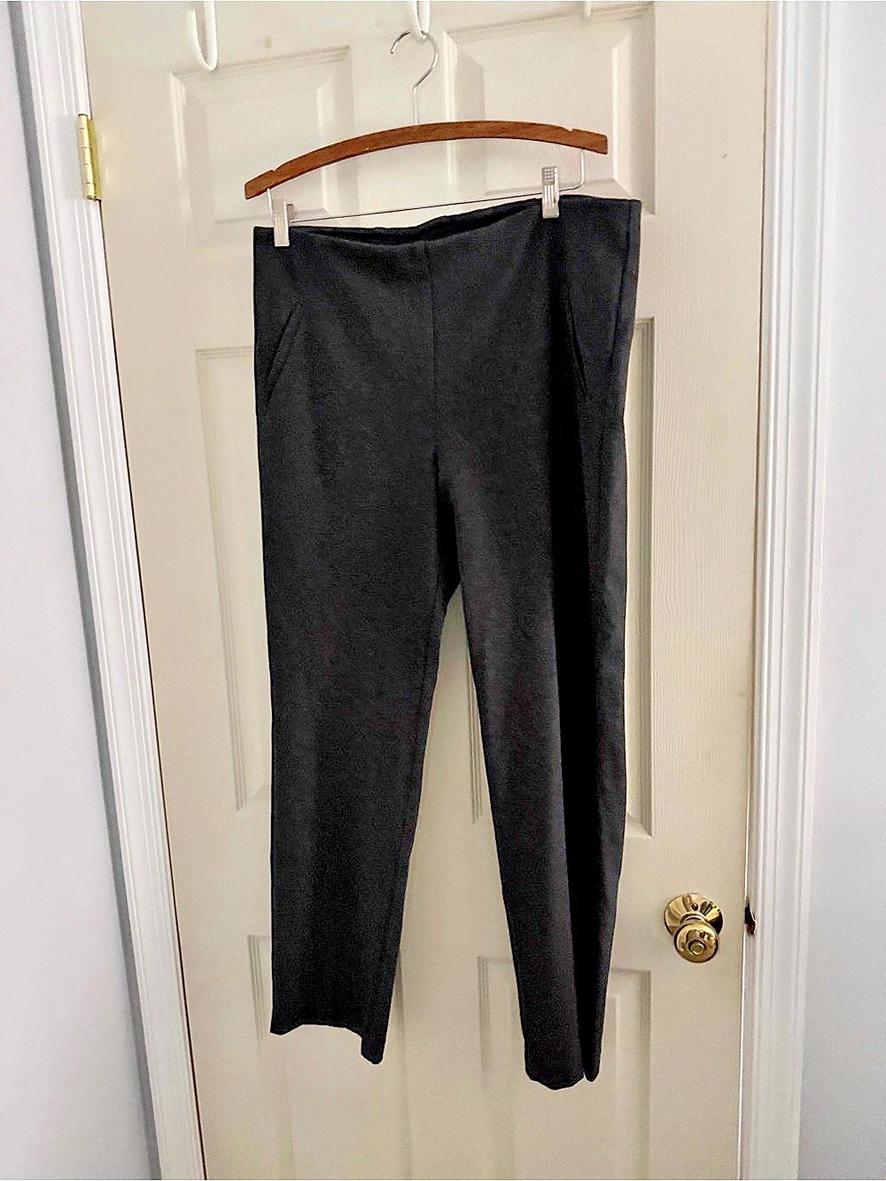 Chicos Fabulously Slimming Black Size 2 Leggings Like New